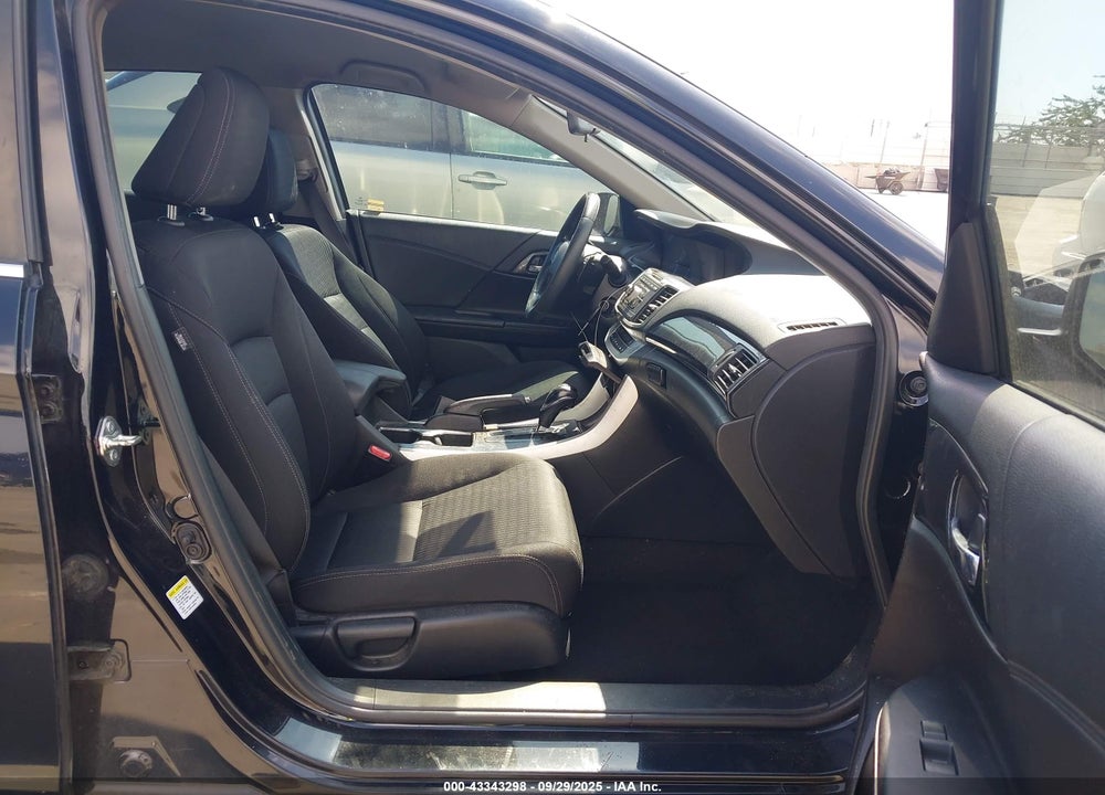 2015 HONDA ACCORD VIN: 1HGCR2F53FA120445