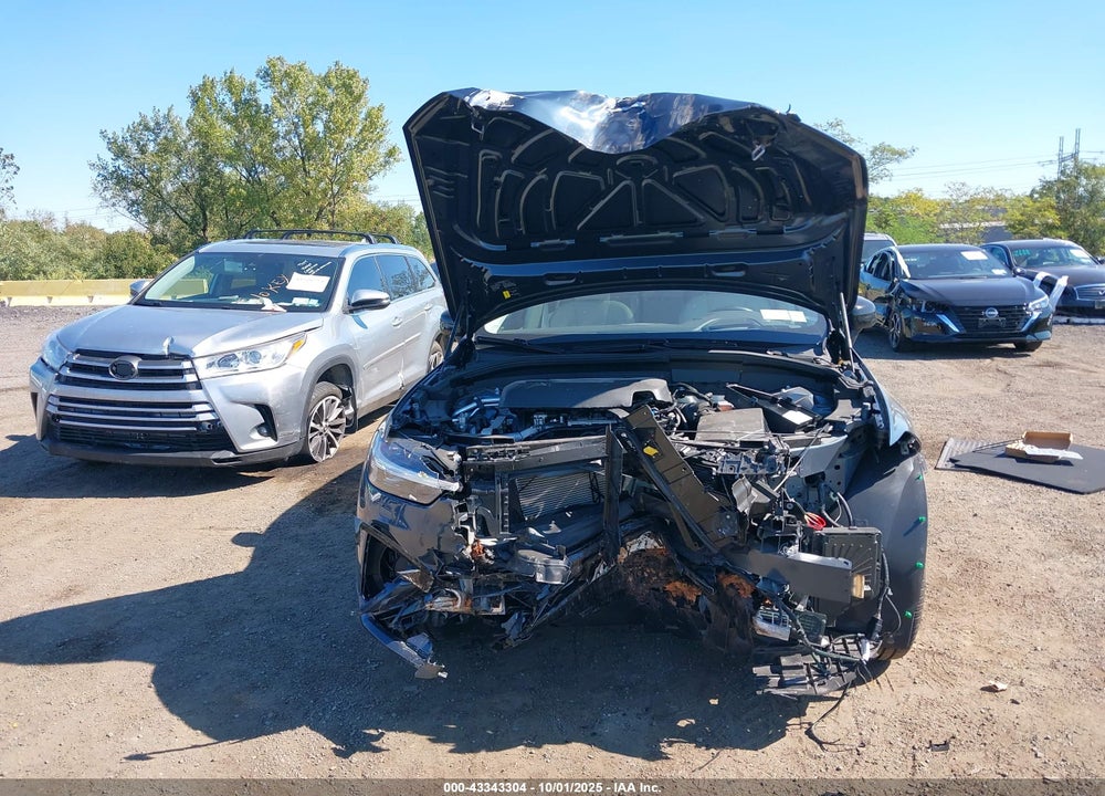 2024 VOLVO XC60 RECHARGE PLUG-IN HYBRID T8 ULTIMATE DARK THEME VIN: YV4H60DM2R1946829