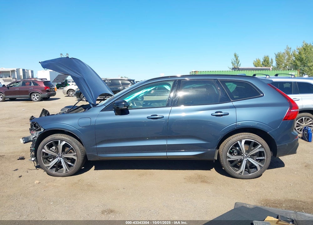 2024 VOLVO XC60 RECHARGE PLUG-IN HYBRID T8 ULTIMATE DARK THEME VIN: YV4H60DM2R1946829
