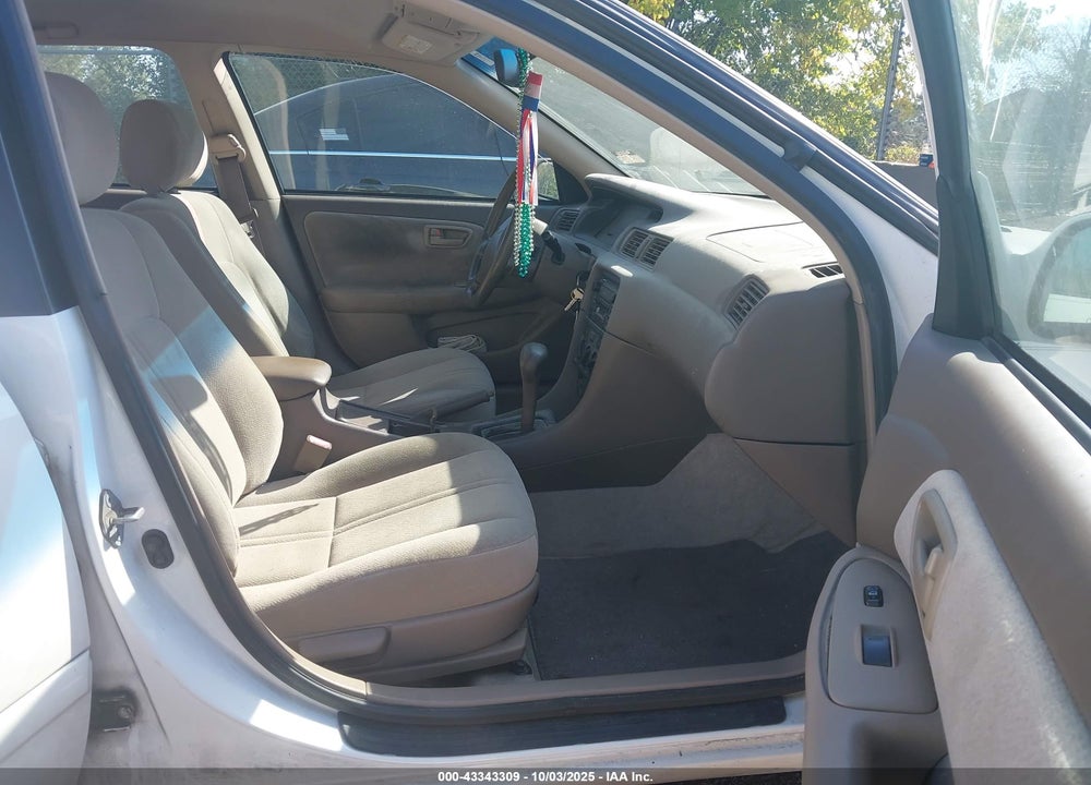 2000 TOYOTA CAMRY CE VIN: 4T1BG22K2YU985111