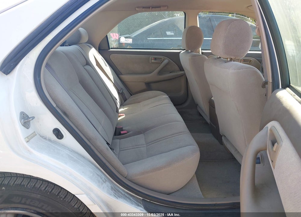 2000 TOYOTA CAMRY CE VIN: 4T1BG22K2YU985111