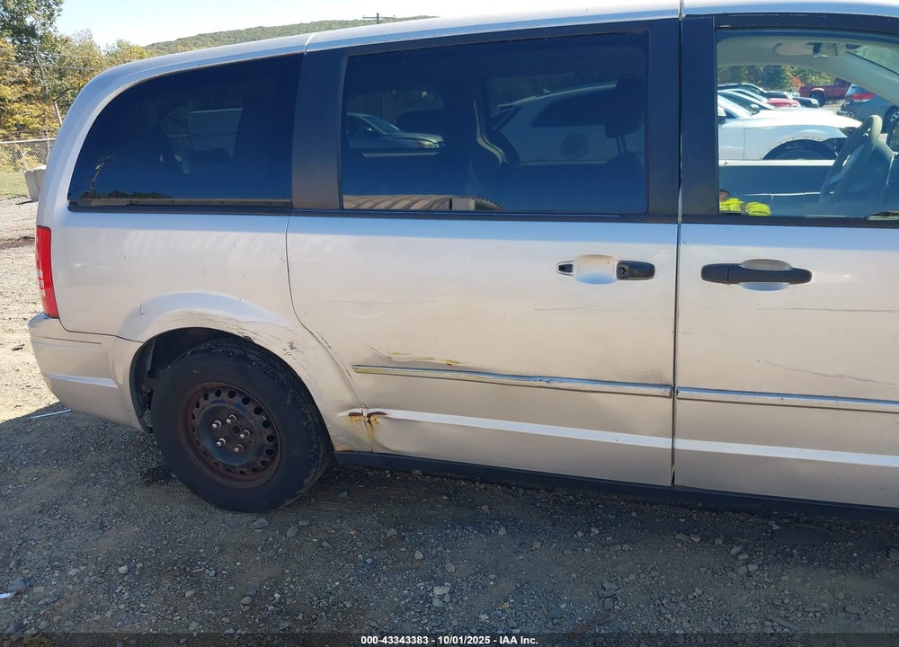2008 CHRYSLER TOWN & COUNTRY LX VIN: 2A8HR44H78R114586