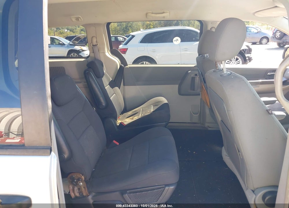 2008 CHRYSLER TOWN & COUNTRY LX VIN: 2A8HR44H78R114586