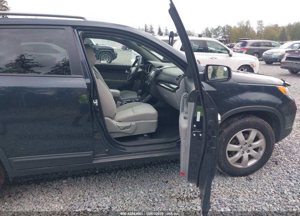 2013 KIA SORENTO VIN: 5XYKT3A60DG382549