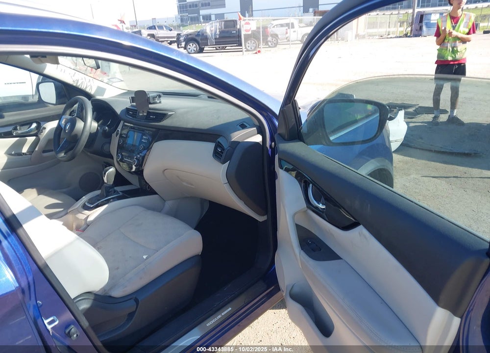 2017 NISSAN ROGUE SPORT VIN: JN1BJ1CP4HW002074
