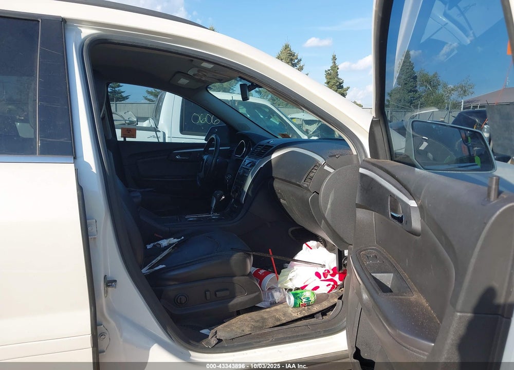 2011 CHEVROLET TRAVERSE VIN: 1GNKVJED0BJ412015