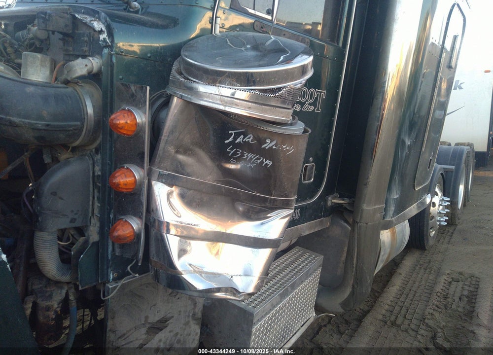 1996 PETERBILT 999 VIN: 1XP5DB9X4TD386827