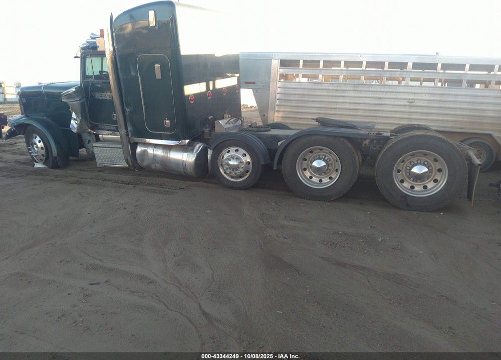 1996 PETERBILT 999 VIN: 1XP5DB9X4TD386827