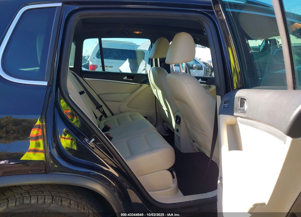 2014 VOLKSWAGEN TIGUAN R-LINE VIN: WVGBV3AX1EW099371