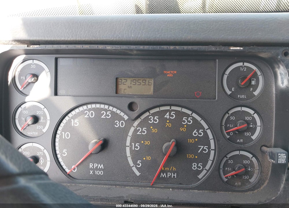 2003 FREIGHTLINER MEDIUM CONVENTIONAL FL70 VIN: 1FVABSAK83HK81744