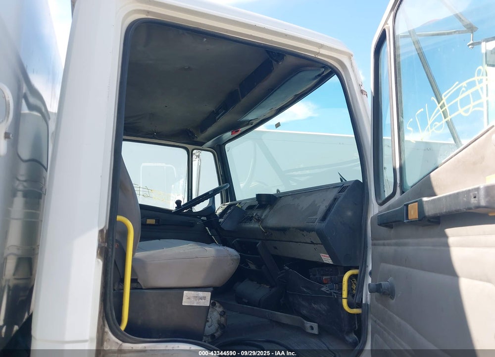 2003 FREIGHTLINER MEDIUM CONVENTIONAL FL70 VIN: 1FVABSAK83HK81744