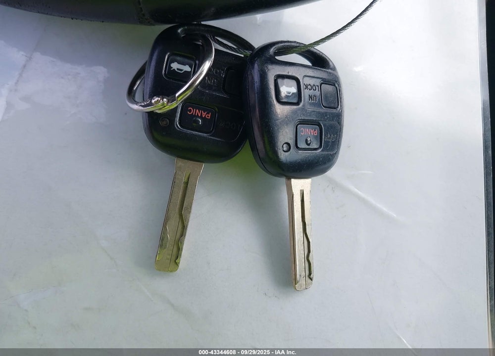 2001 LEXUS IS 300 VIN: JTHBD182110032366