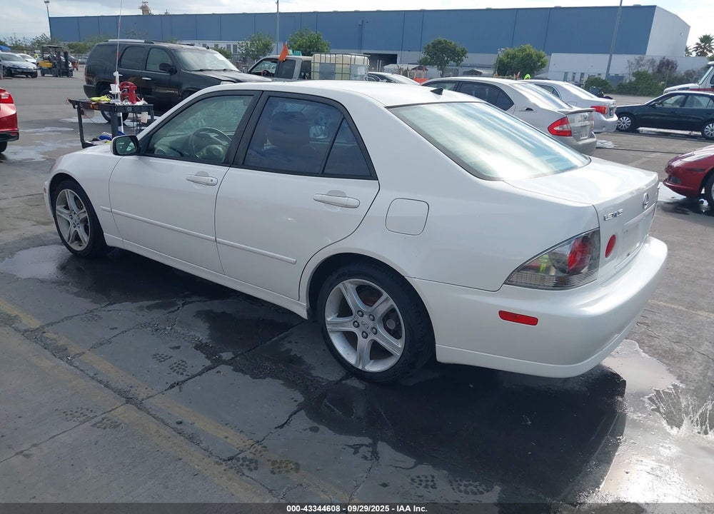 2001 LEXUS IS 300 VIN: JTHBD182110032366