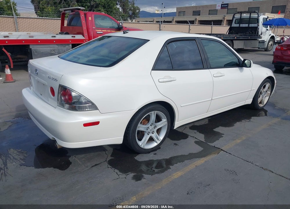 2001 LEXUS IS 300 VIN: JTHBD182110032366
