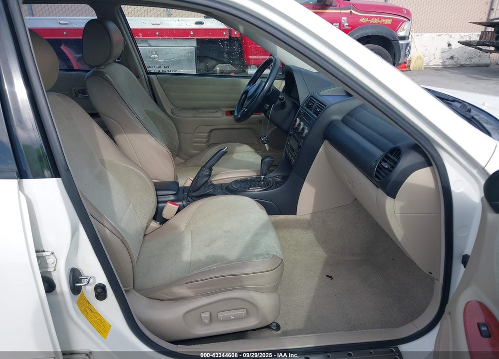 2001 LEXUS IS 300 VIN: JTHBD182110032366