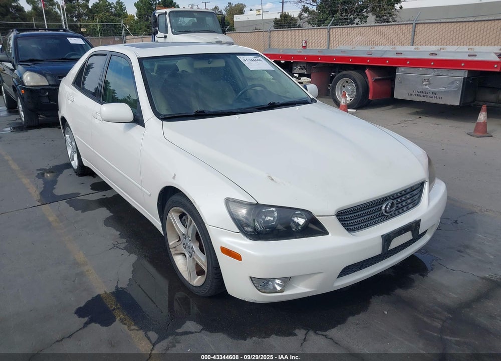2001 LEXUS IS 300 VIN: JTHBD182110032366