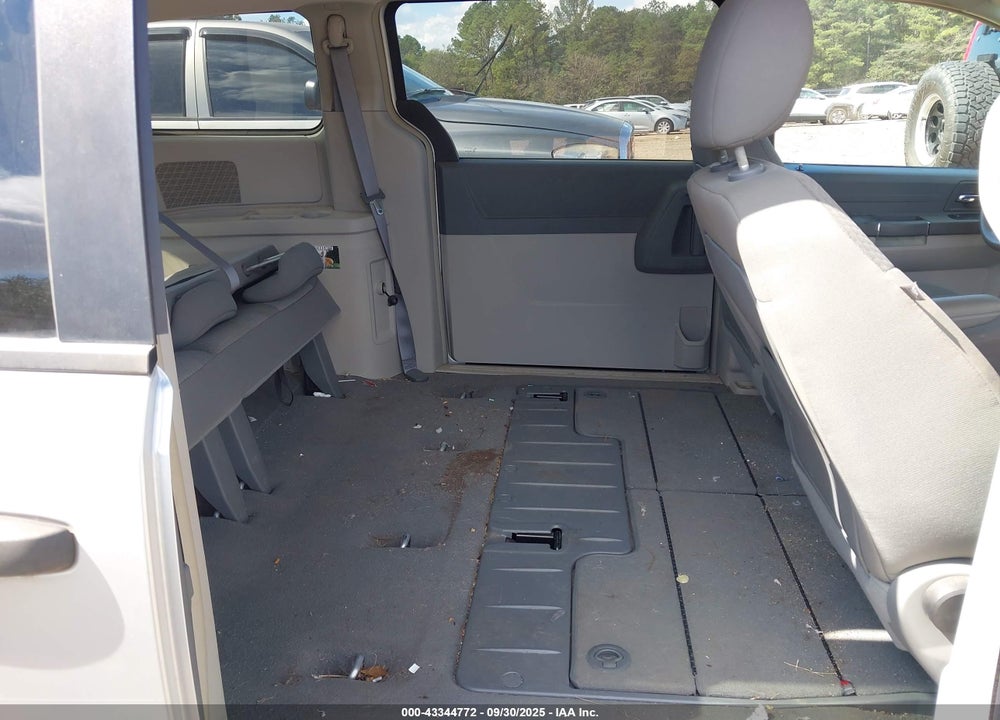 2008 CHRYSLER TOWN & COUNTRY LX VIN: 2A8HR44HX8R118938