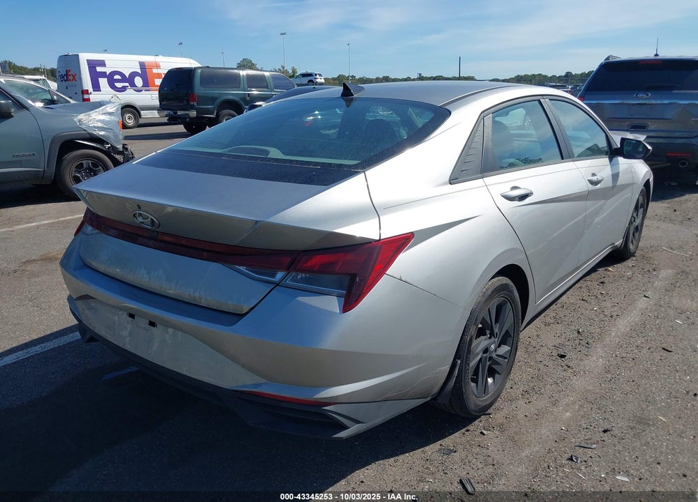 2021 HYUNDAI ELANTRA VIN: 5NPLM4AG7MH045014