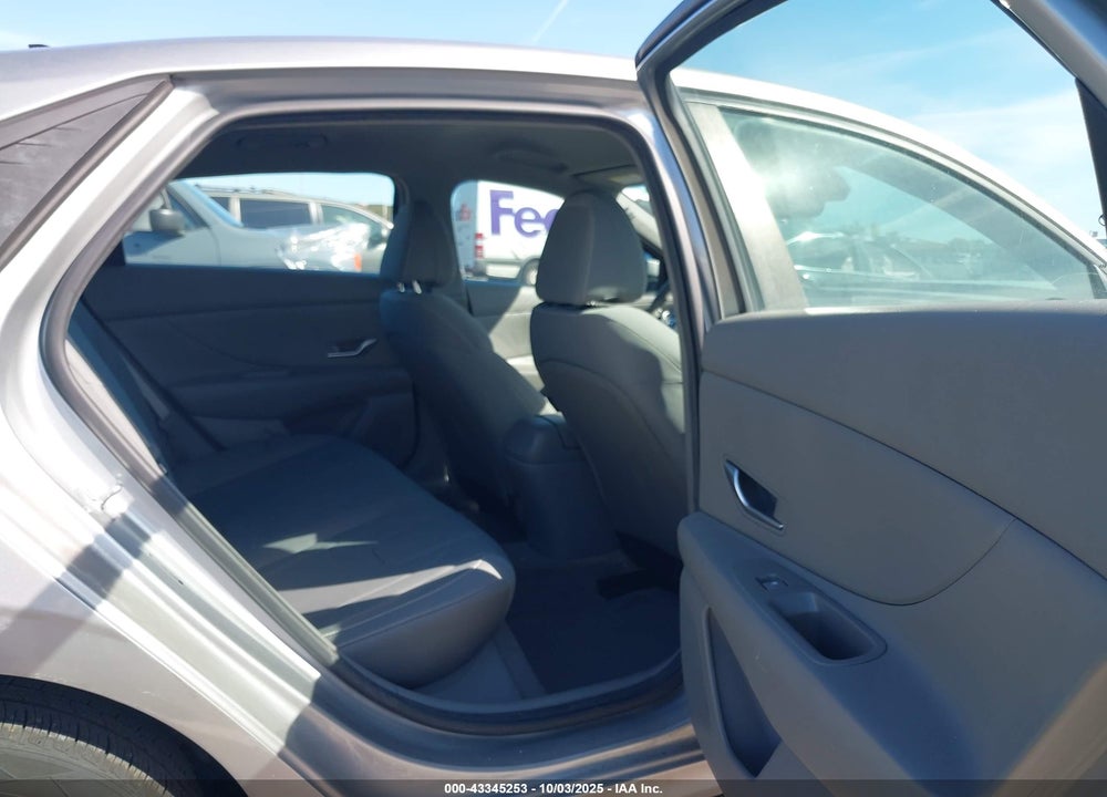 2021 HYUNDAI ELANTRA VIN: 5NPLM4AG7MH045014