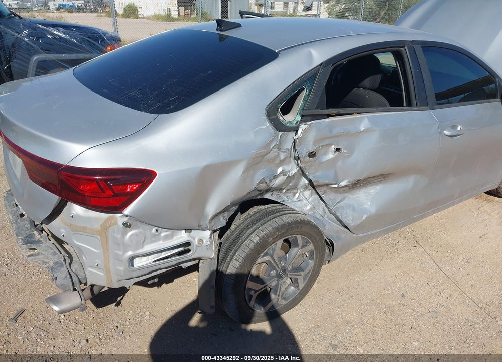 2019 KIA FORTE LXS VIN: 3KPF24ADXKE073142