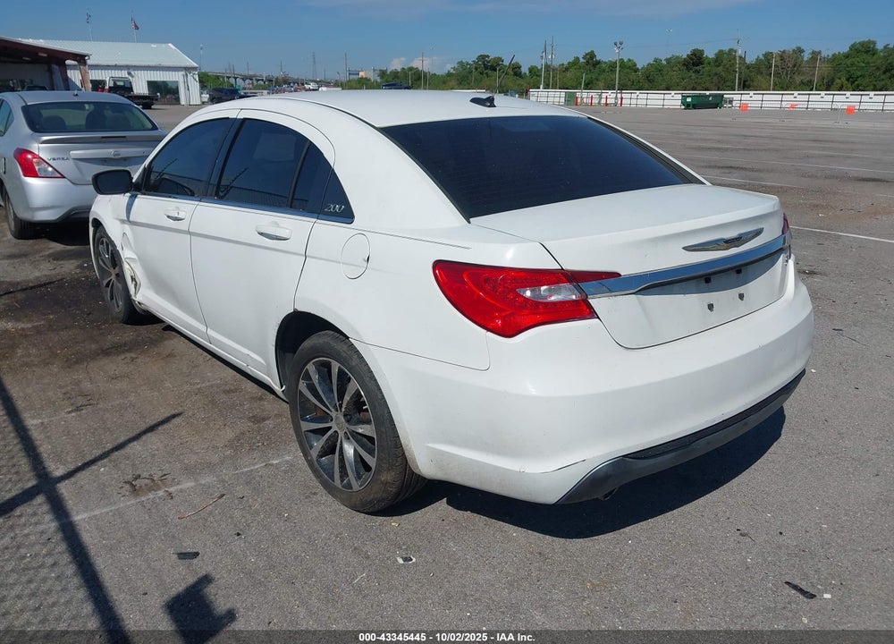 2013 CHRYSLER 200 VIN: 1C3CCBBG2DN745890
