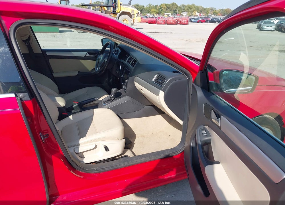 2013 VOLKSWAGEN JETTA 2.5L SE VIN: 3VWDX7AJ1DM255639