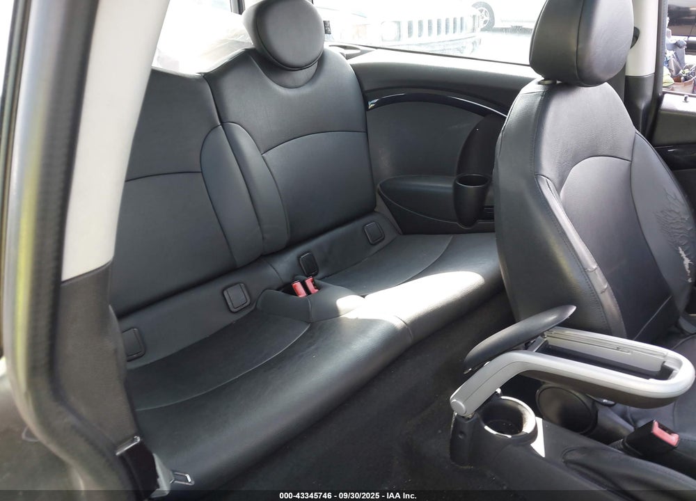 2010 MINI COOPER S CLUBMAN VIN: WMWMM3C51ATZ33272