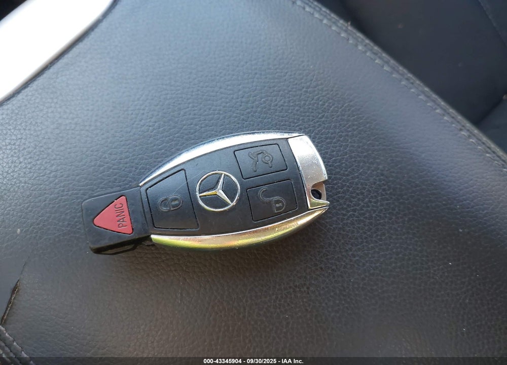 2011 MERCEDES-BENZ GL 450 4MATIC VIN: 4JGBF7BE7BA685857
