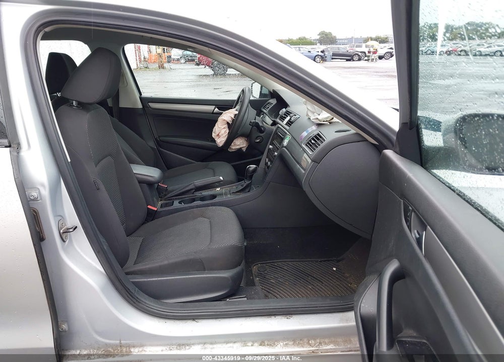 2013 VOLKSWAGEN PASSAT 2.5L S VIN: 1VWAP7A38DC046923