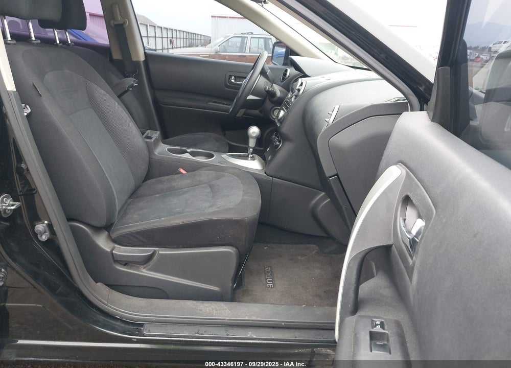 2015 NISSAN ROGUE VIN: JN8AS5MT8FW667117