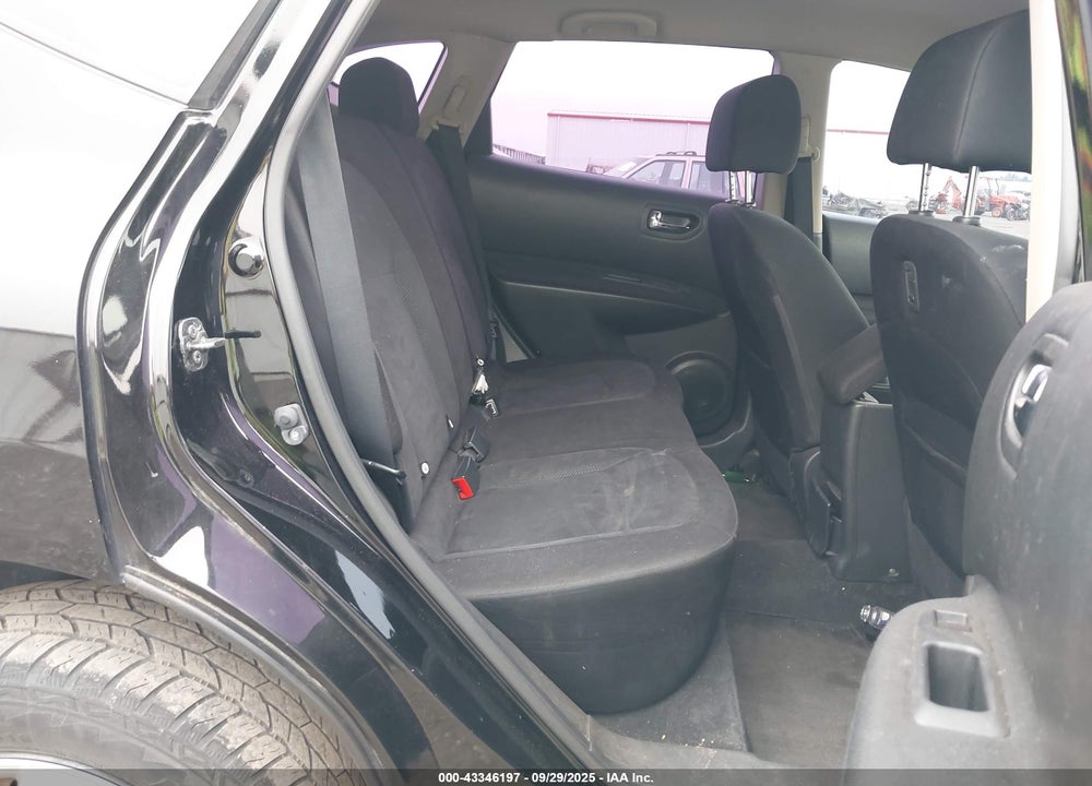 2015 NISSAN ROGUE VIN: JN8AS5MT8FW667117