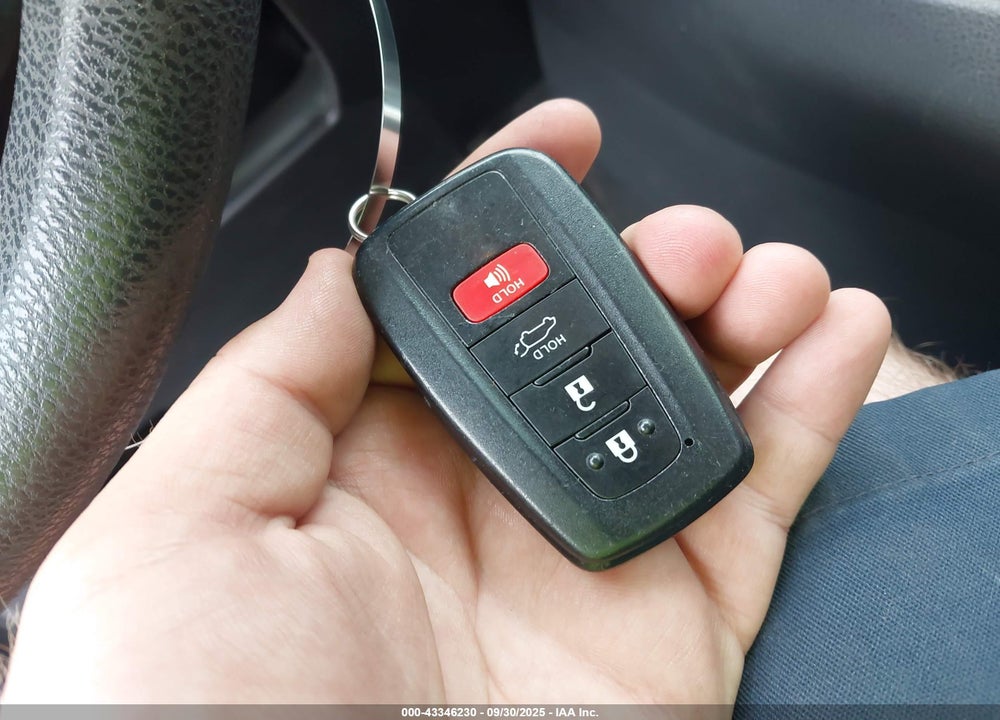 2019 TOYOTA RAV4 XLE VIN: JTMW1RFV9KD507442