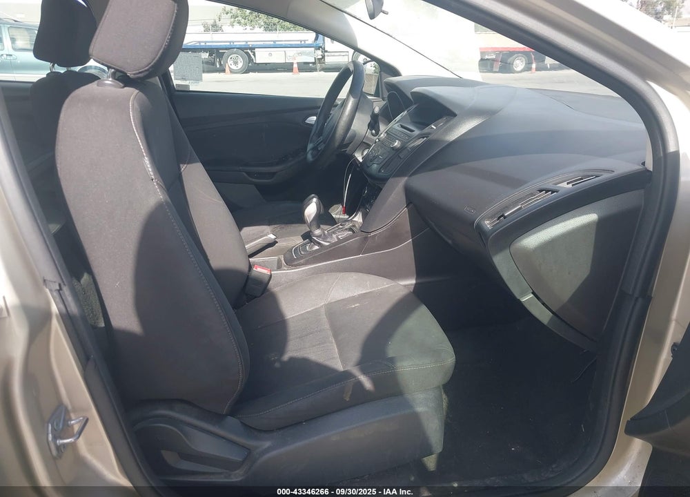 2017 FORD FOCUS SE VIN: 1FADP3F25HL333706