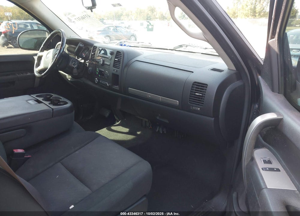 2011 CHEVROLET SILVERADO 1500 VIN: 1GCPKSE37BF195182
