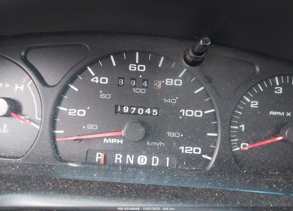 2002 FORD TAURUS SES VIN: 1FAFP55242A268811