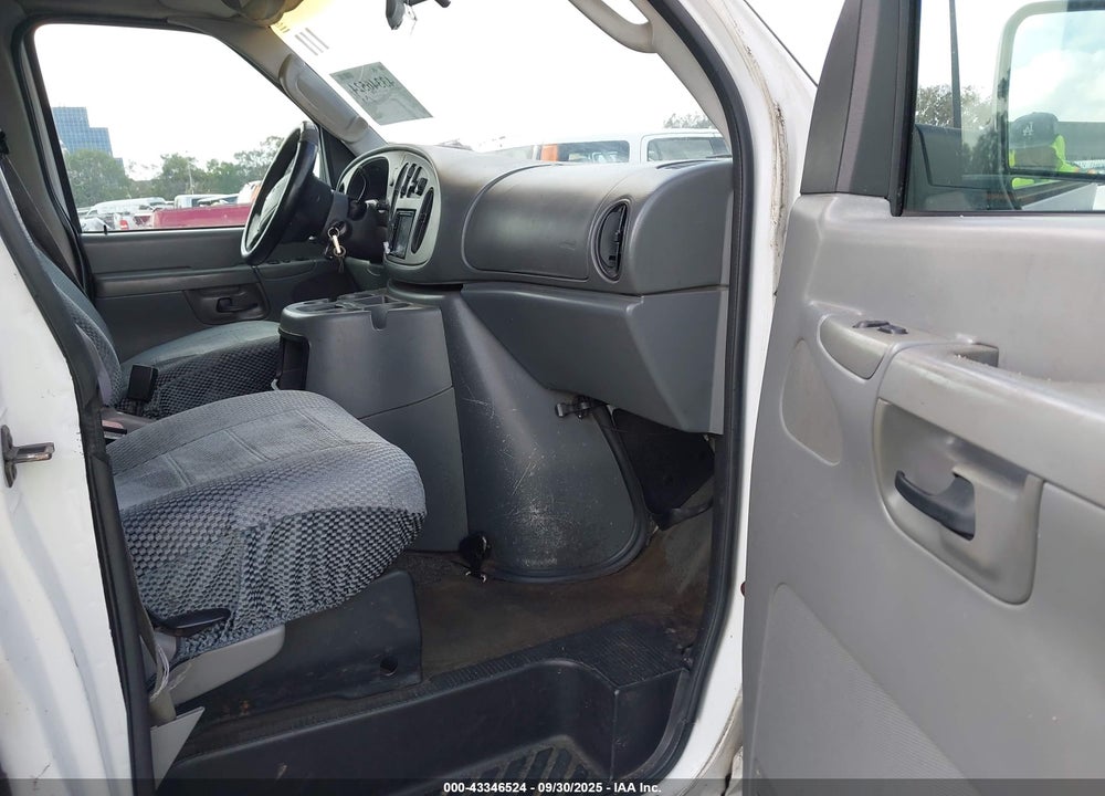 2003 FORD E-350 SUPER DUTY XL/XLT VIN: 1FBSS31L53HA45670