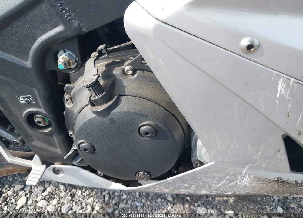 2004 TRIUMPH MOTORCYCLE DAYTONA 600 VIN: SMT810GM84J182864