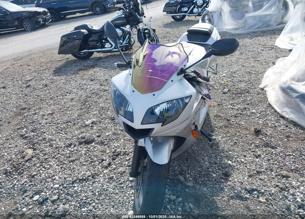 2004 TRIUMPH MOTORCYCLE DAYTONA 600 VIN: SMT810GM84J182864