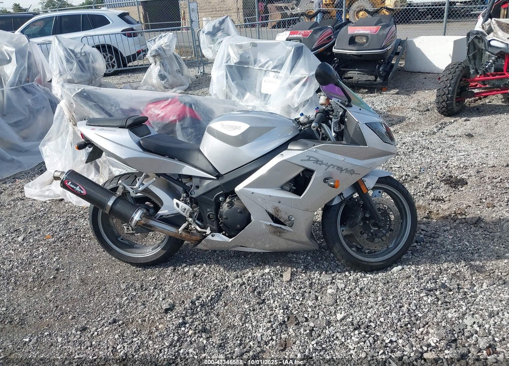 2004 TRIUMPH MOTORCYCLE DAYTONA 600 VIN: SMT810GM84J182864