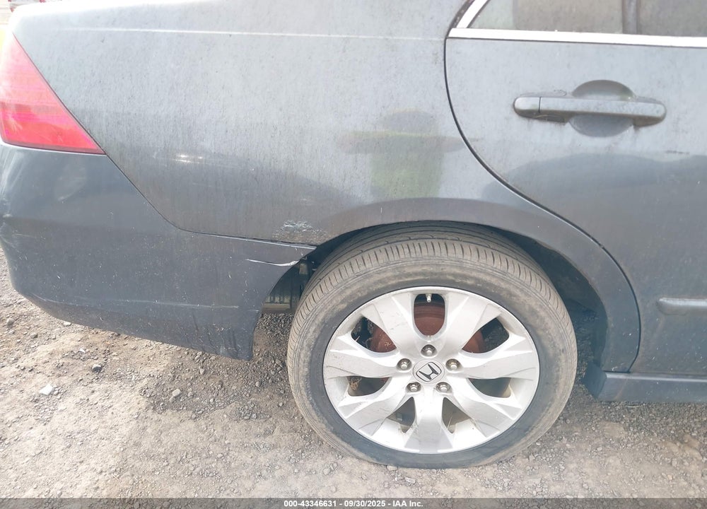 2007 HONDA ACCORD VIN: JHMCM56457C025590
