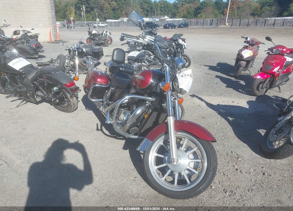 1998 HONDA VT1100 CT VIN: 1HFSC3702WA000503