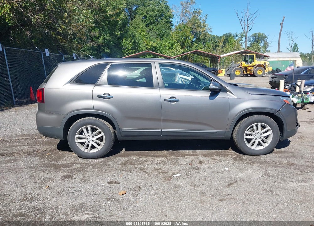 2015 KIA SORENTO VIN: 5XYKT3A61FG599045