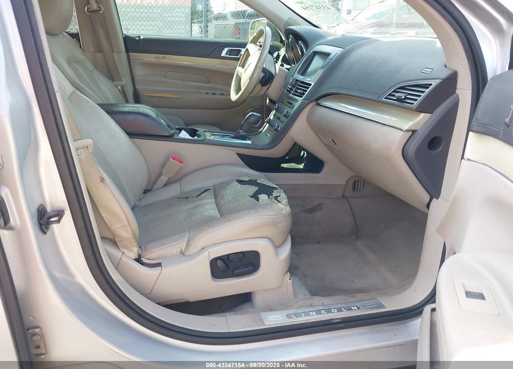 2010 LINCOLN MKT VIN: 2LMHJ5FR1ABJ18562