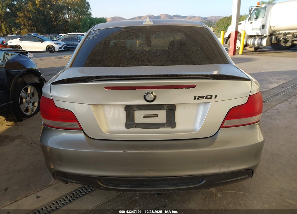 2008 BMW 128I VIN: WBAUP93518VF45731