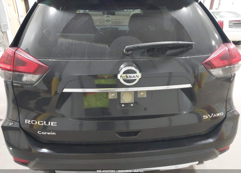 2018 NISSAN ROGUE VIN: JN8AT2MV0JW306972