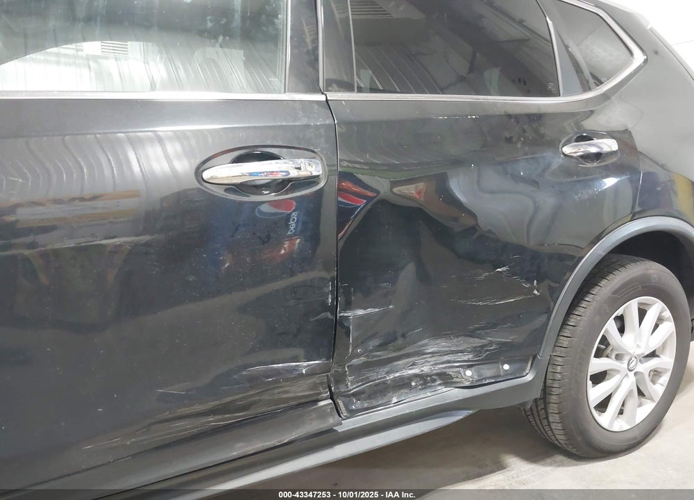 2018 NISSAN ROGUE VIN: JN8AT2MV0JW306972