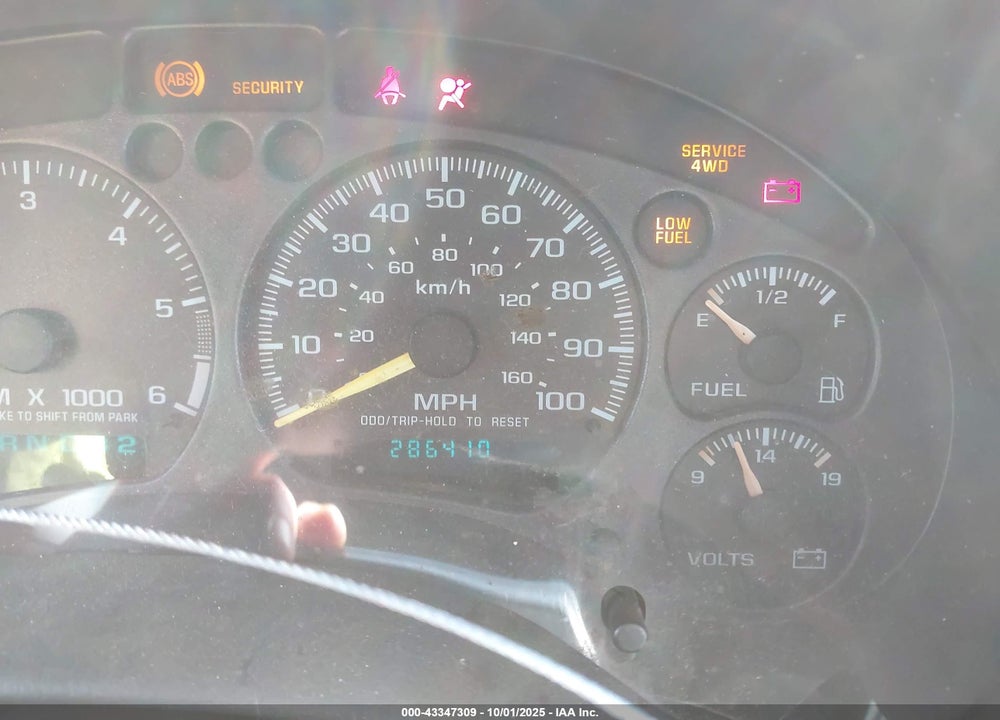 2000 CHEVROLET BLAZER LT VIN: 1GNDT13W7Y2230933