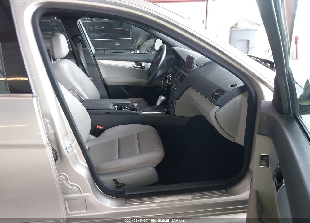 2008 MERCEDES-BENZ C 300 LUXURY/SPORT VIN: WDDGF54X88R016283