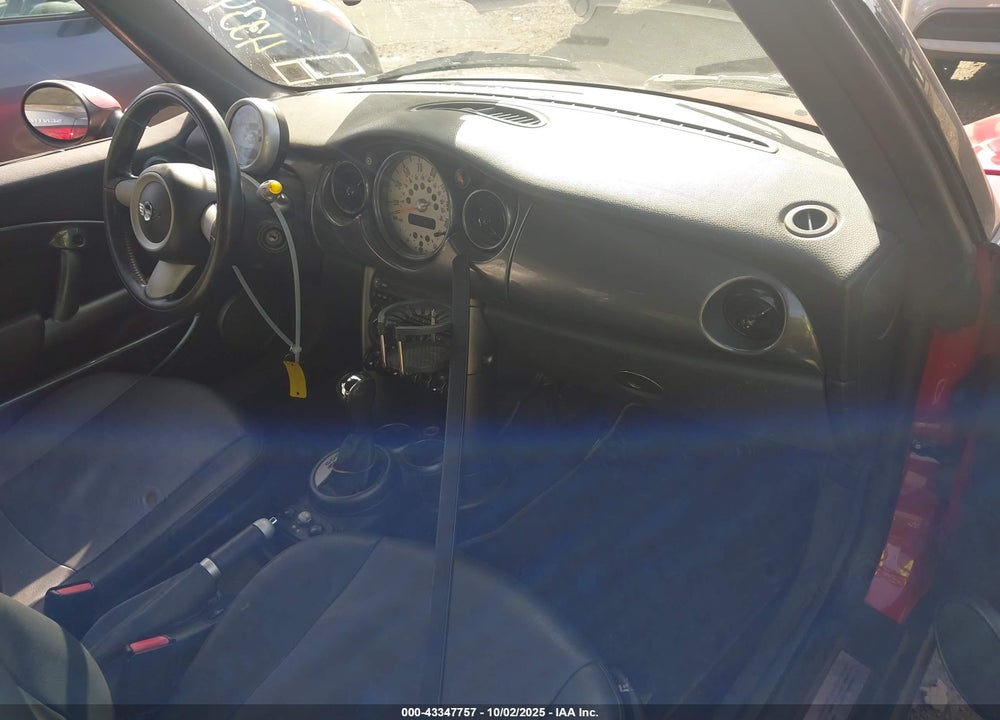 2006 MINI COOPER VIN: WMWRF33556TG13821