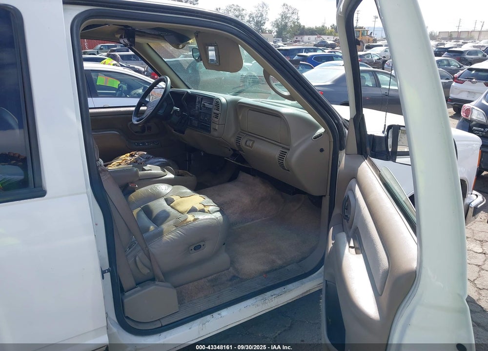 1997 CHEVROLET TAHOE LS VIN: 1GNEK13RXVJ428831